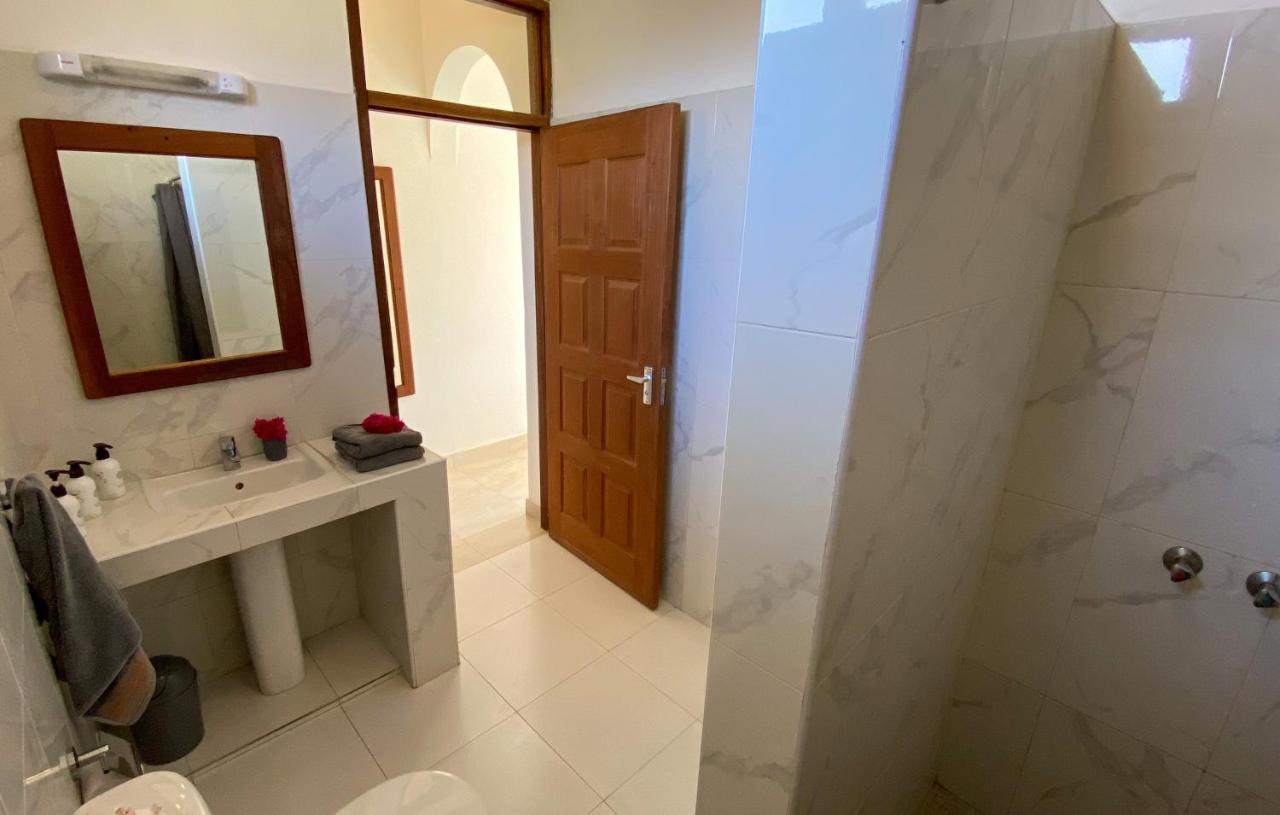 Butiama Bustani Hotel Килиндони Экстерьер фото